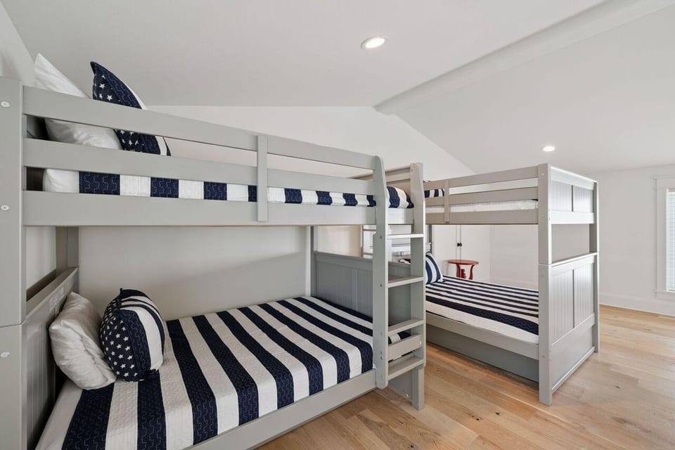 Latitude Adjustment at Blue Mountain Beach - Blue Mountain Beach - Third Floor - Bedroom 5: Bunk Room Two (Full/Full) with Private Bath (Shower/Tub Combo)
