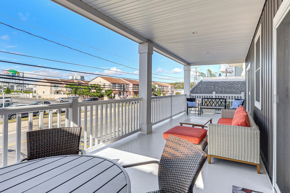Apartment (4 Bedrooms) | Front of property