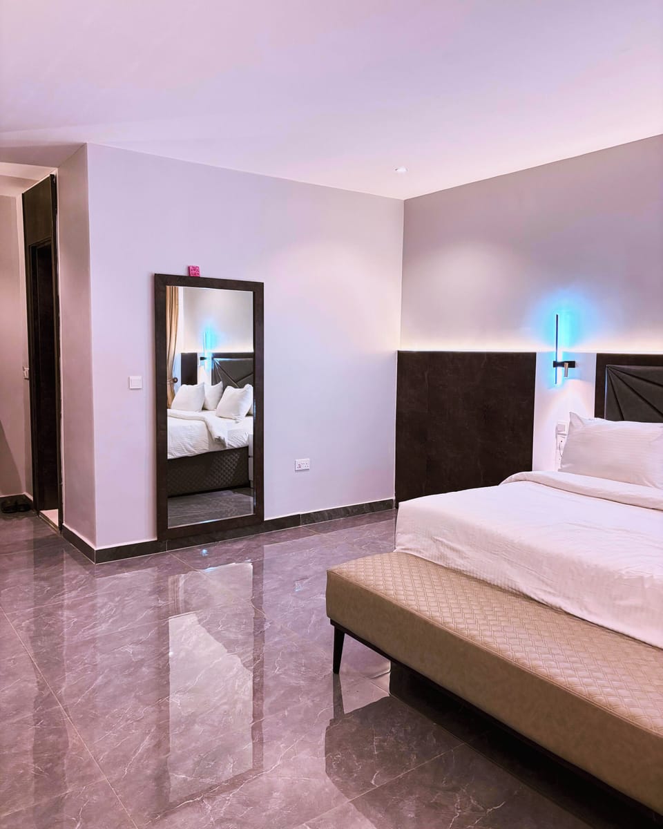 Luxury Single Room | Desk, laptop workspace, free WiFi