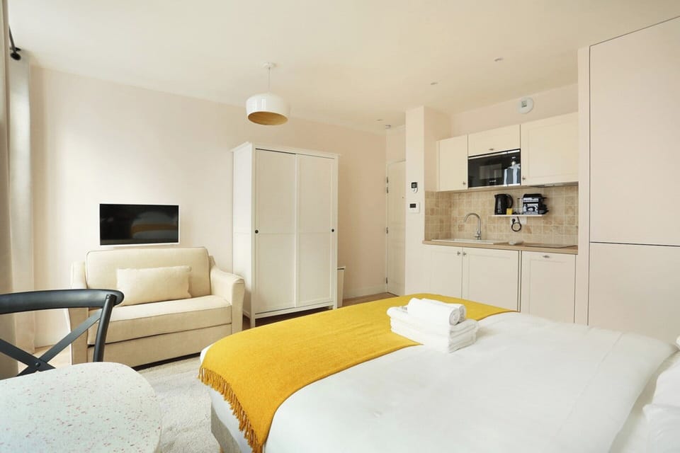Apartment | Laptop workspace, iron/ironing board, bed sheets