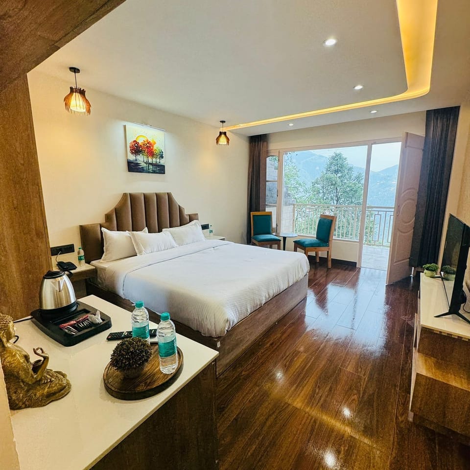 Mountain View Super Deluxe Room with Balcony | Desk, cribs/infant beds, bed sheets