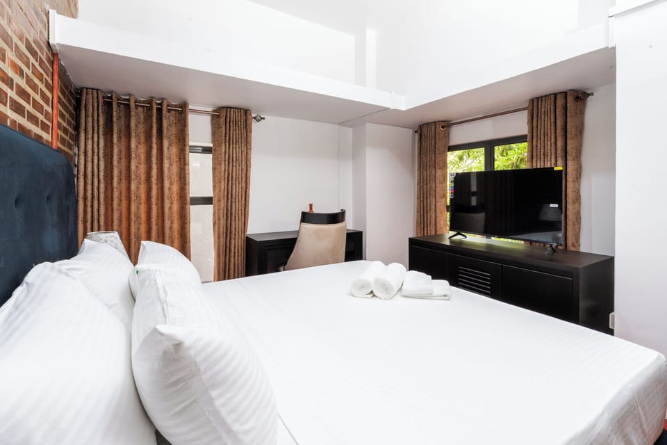 Deluxe Double Room | Desk, iron/ironing board, free WiFi