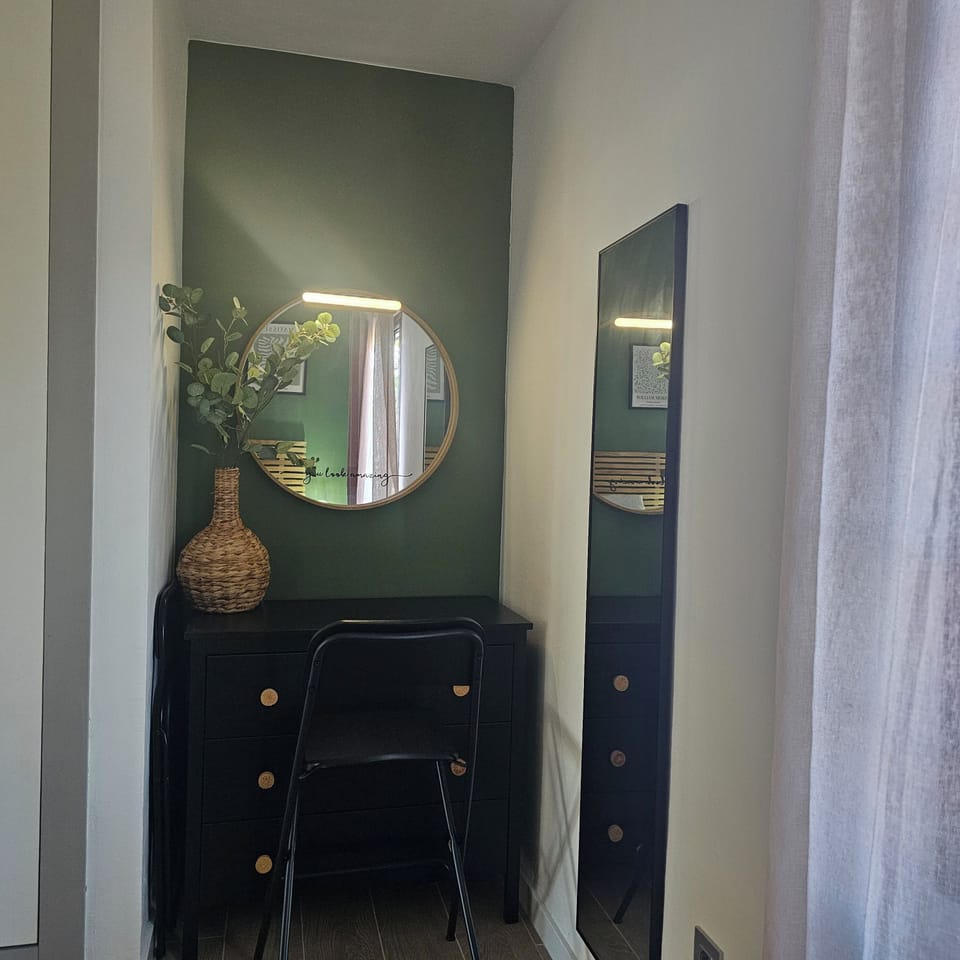 Dressing table area