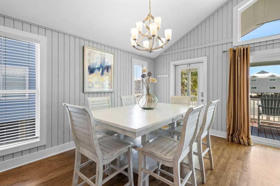 4 Shore Dining Table Seats 6