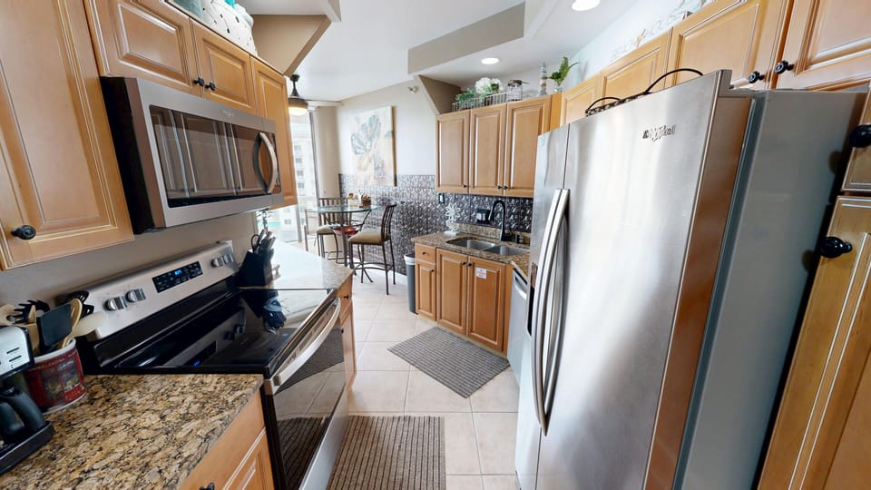 Condo, 2 Bedrooms | Private kitchen | Fridge, oven, coffee/tea maker, toaster
