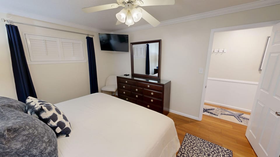 Condo, 3 Bedrooms | 3 bedrooms, iron/ironing board