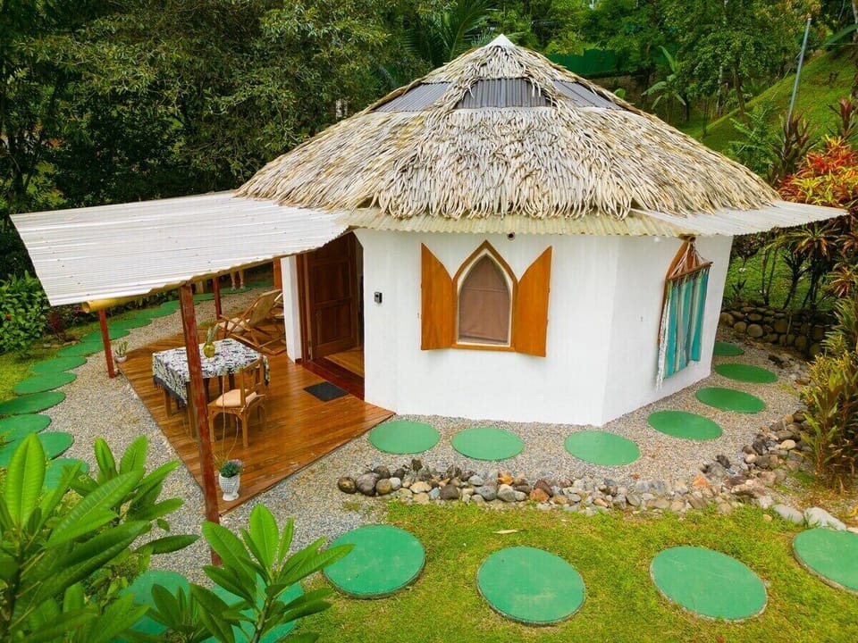 Our romantic hideaway with enlarged covered outside area (new in 2023).