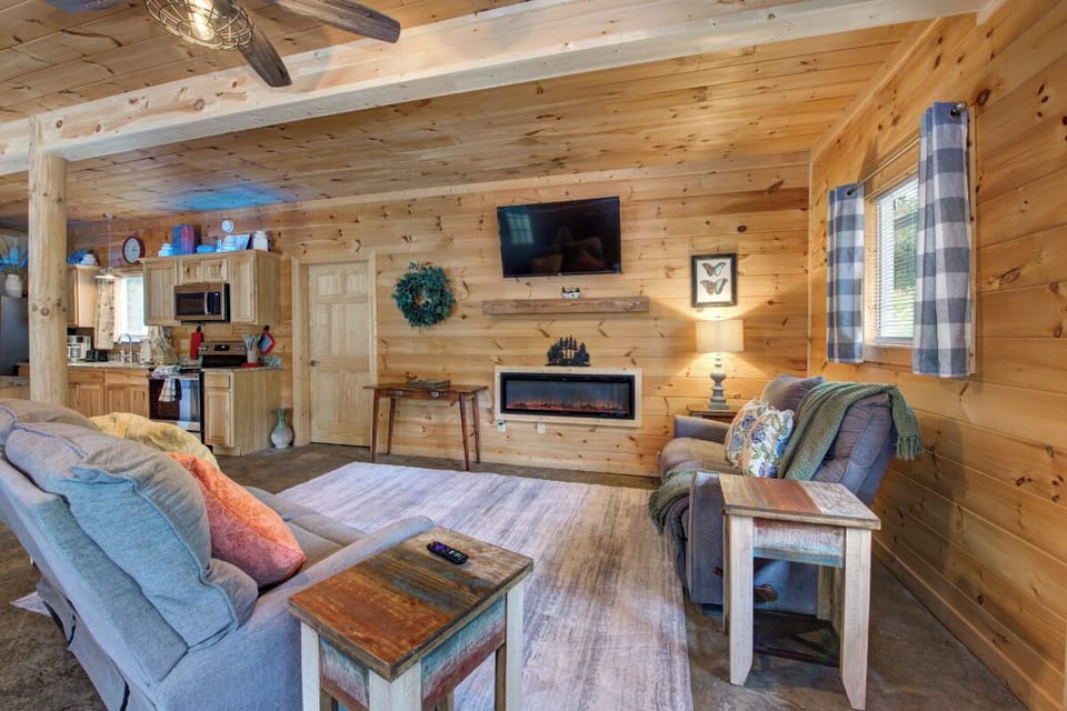 Maple Valley Farm House's cozy living area
