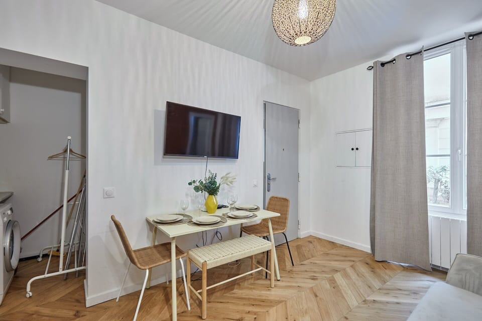 Apartment | Dining