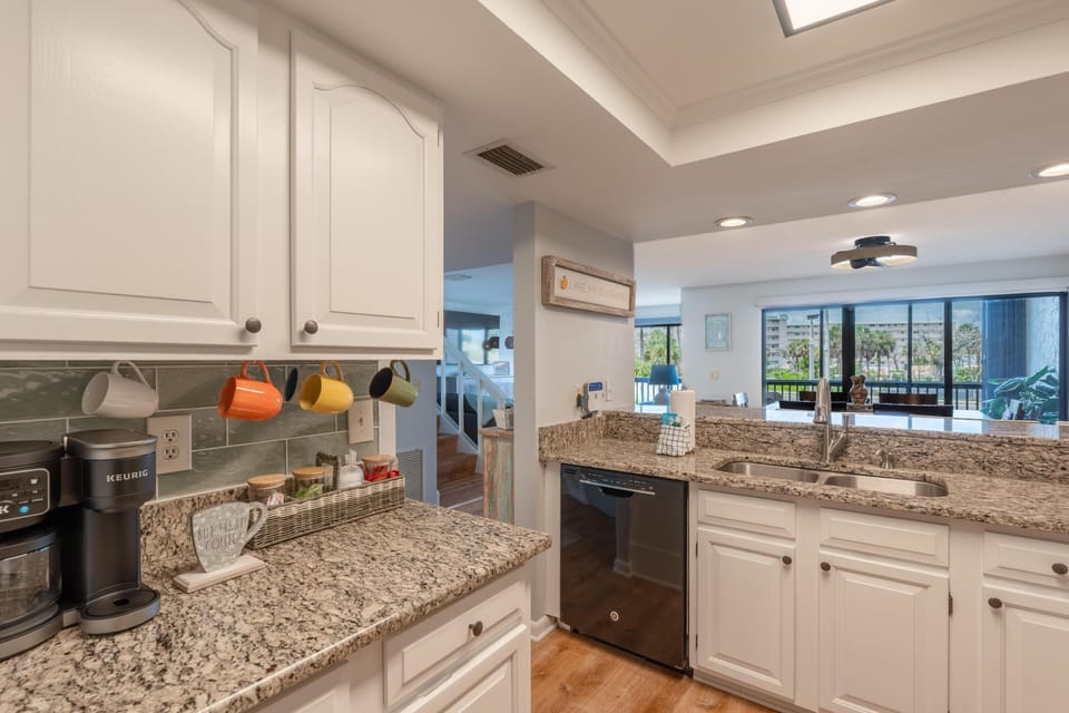 Condo, Multiple Beds (Santa Maria I #104- The Sunnyside) | Private kitchen | Oven, toaster