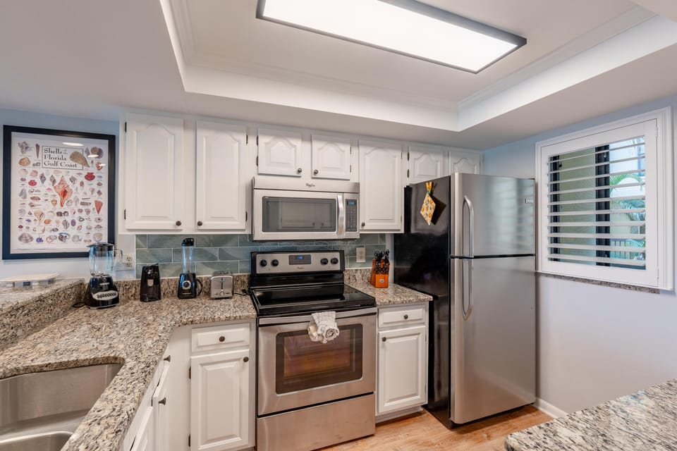 Condo, Multiple Beds (Santa Maria I #104- The Sunnyside) | Private kitchen | Oven, toaster