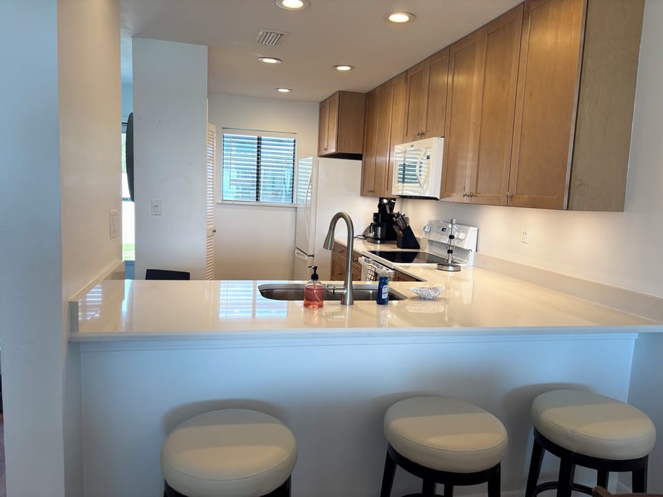 Breakfast bar and open kitchen!