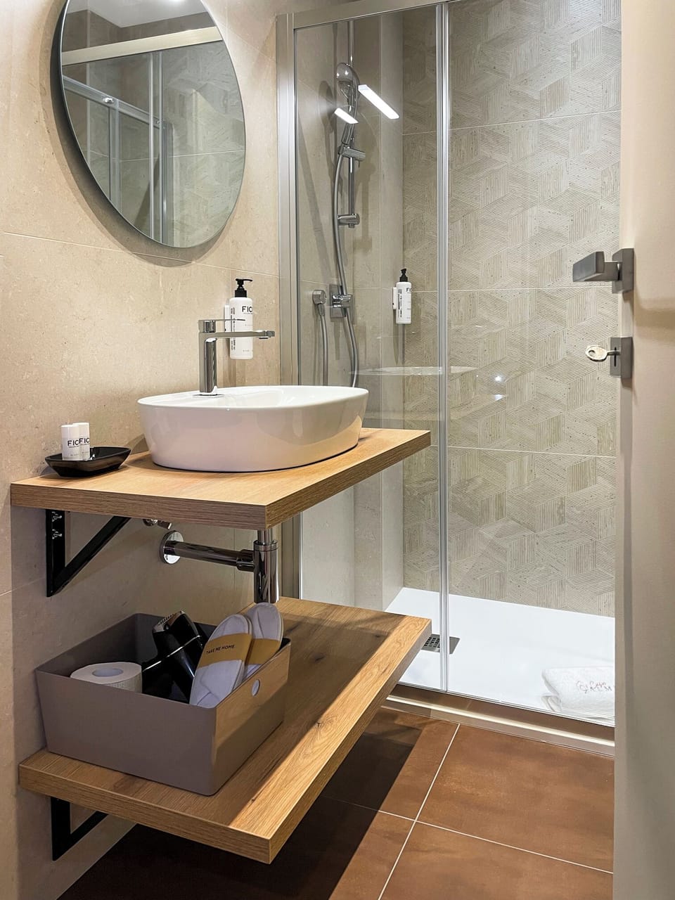 Deluxe Triple Room, Balcony, City View | Bathroom | Shower, free toiletries, hair dryer, slippers