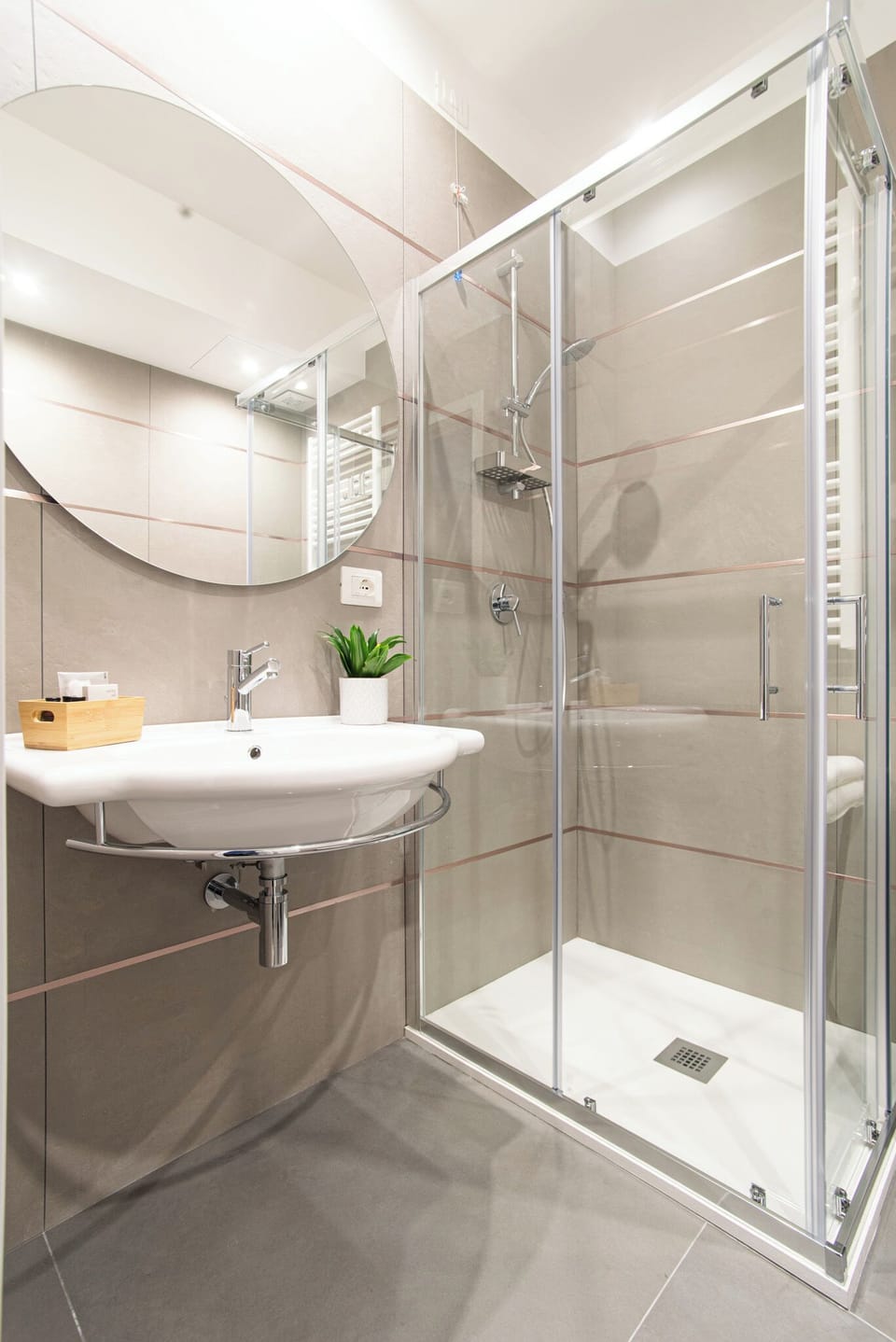 Double Room, Balcony, Courtyard View | Bathroom | Hair dryer, slippers, bidet, towels