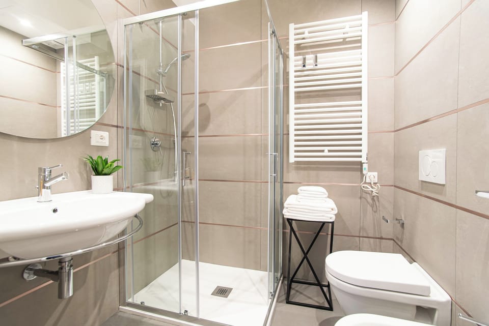 Double Room, Balcony, Courtyard View | Bathroom | Hair dryer, slippers, bidet, towels