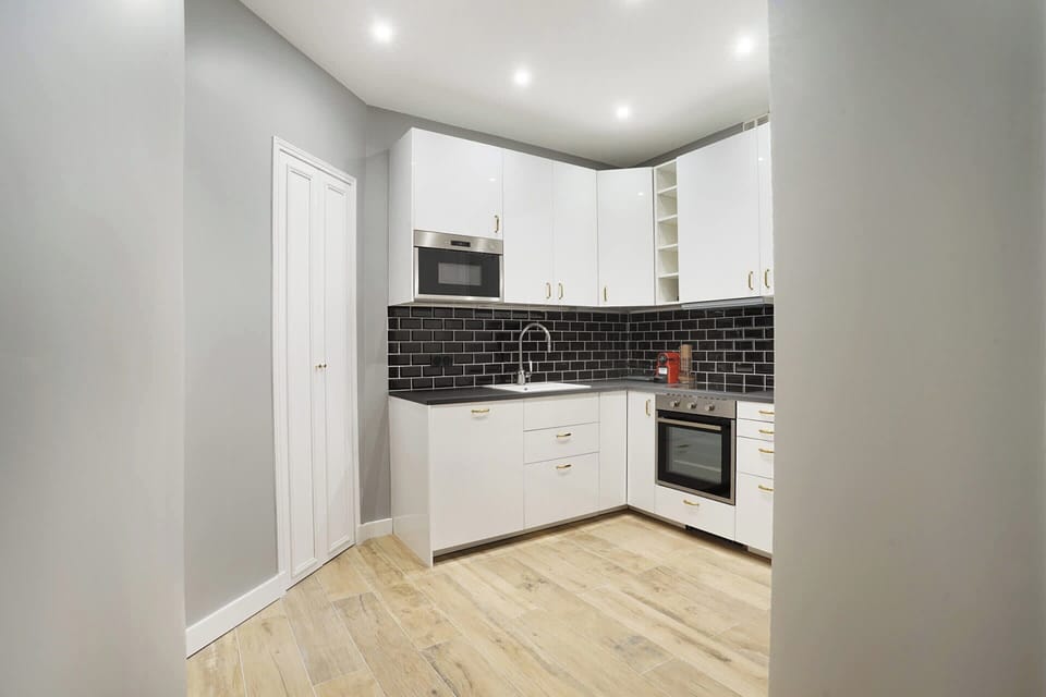 Apartment | Private kitchen | Fridge, microwave, oven, stovetop