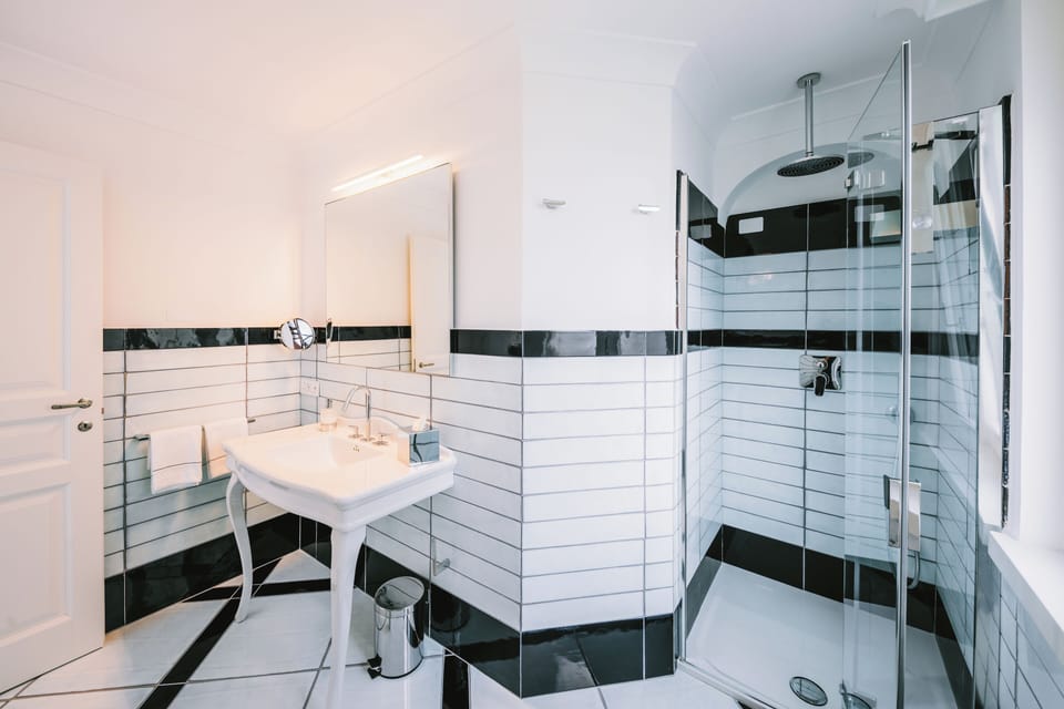 Superior Double Room, City View | Bathroom | Slippers, bidet