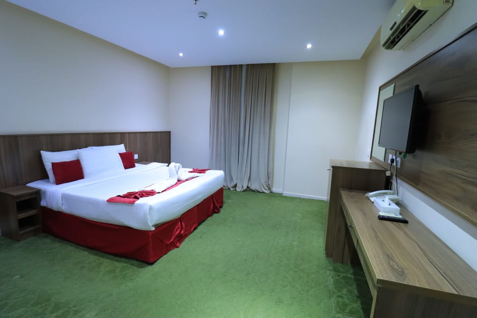 Double Room | In-room safe, blackout drapes, bed sheets