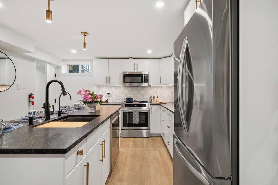 Cook in style in this modern, fully equipped kitchen featuring sleek appliances, elegant finishes, and everything you need for a gourmet experience.