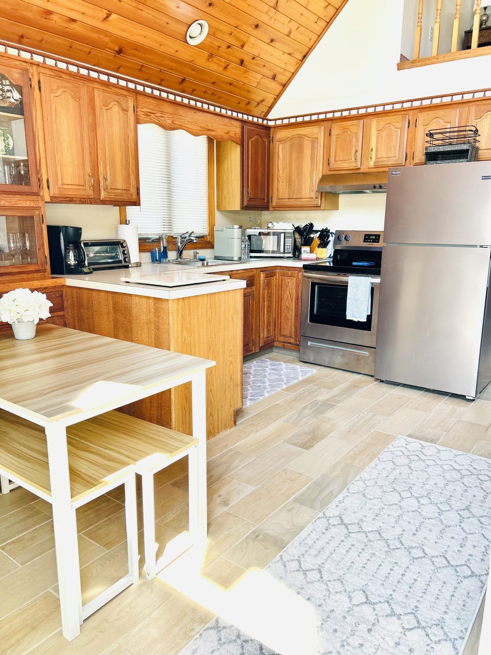 Bright & sunny Kitchen!