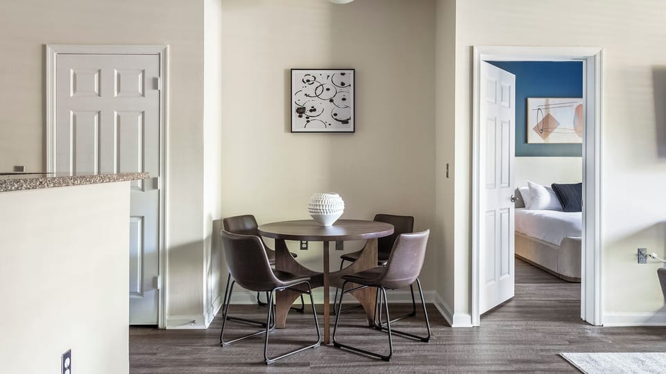 Apartment (2 Bedrooms) | Dining room