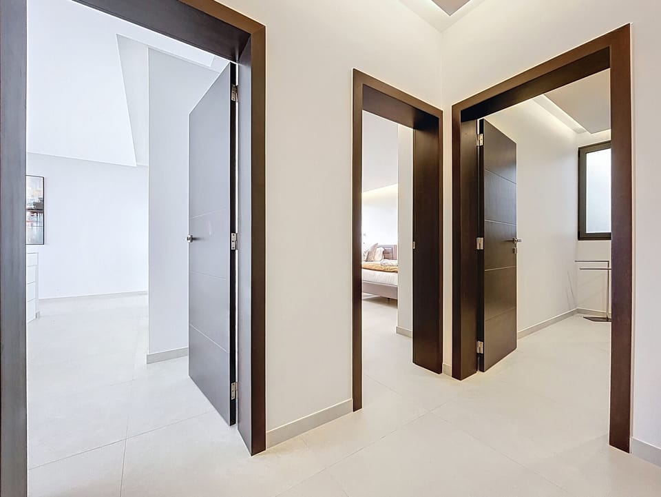 House | 5 bedrooms, desk