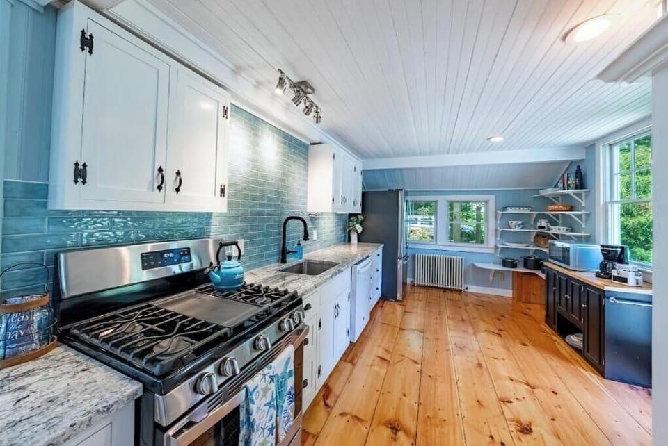 Freshly remodeled! Newer stainless steel appliances and slab granite countertop.