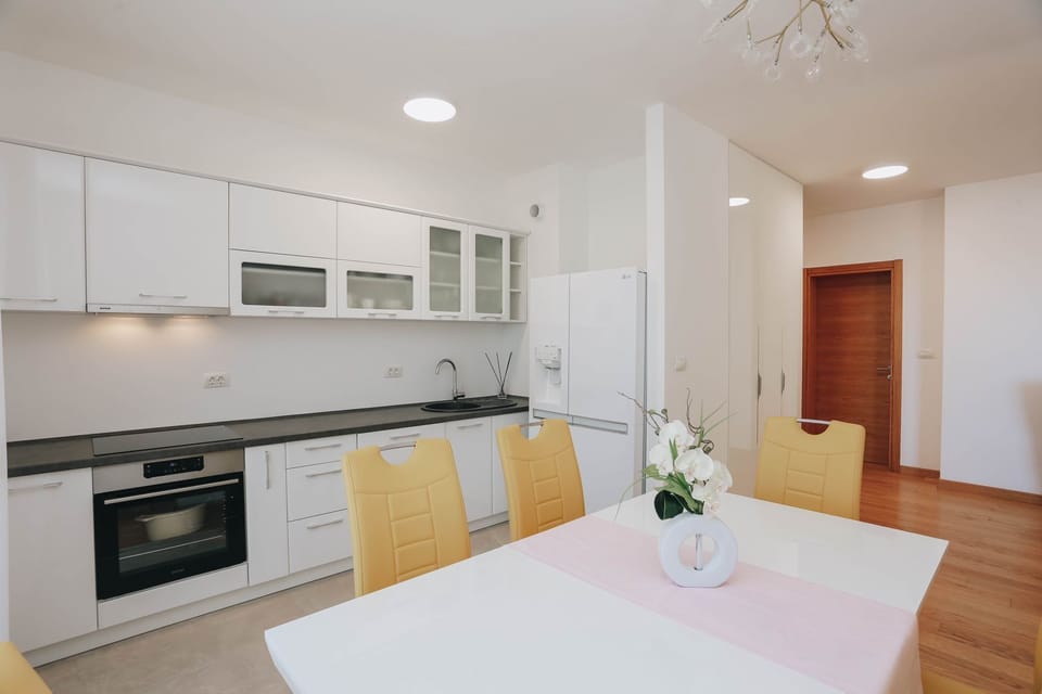Superior Apartment, Sea View | Dining room