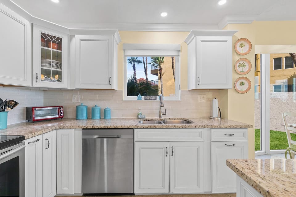 Condo, Multiple Beds (Golden Arms 101) | Private kitchen | Oven, toaster