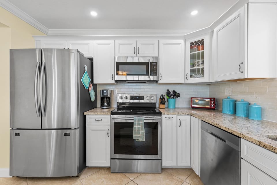 Condo, Multiple Beds (Golden Arms 101) | Private kitchen | Oven, toaster