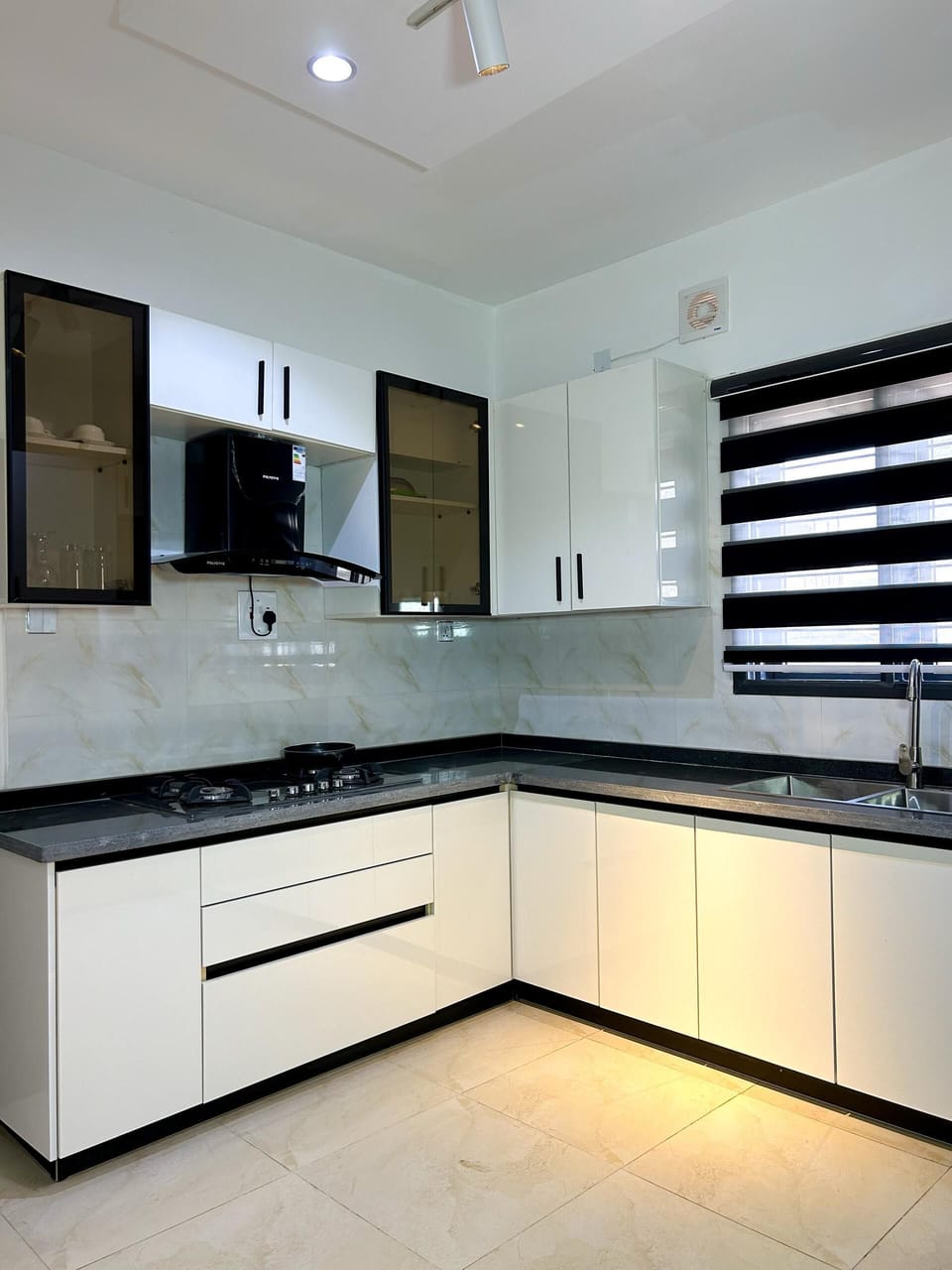 Family Apartment, Balcony, City View | Private kitchen | Full-size fridge, microwave, oven, stovetop
