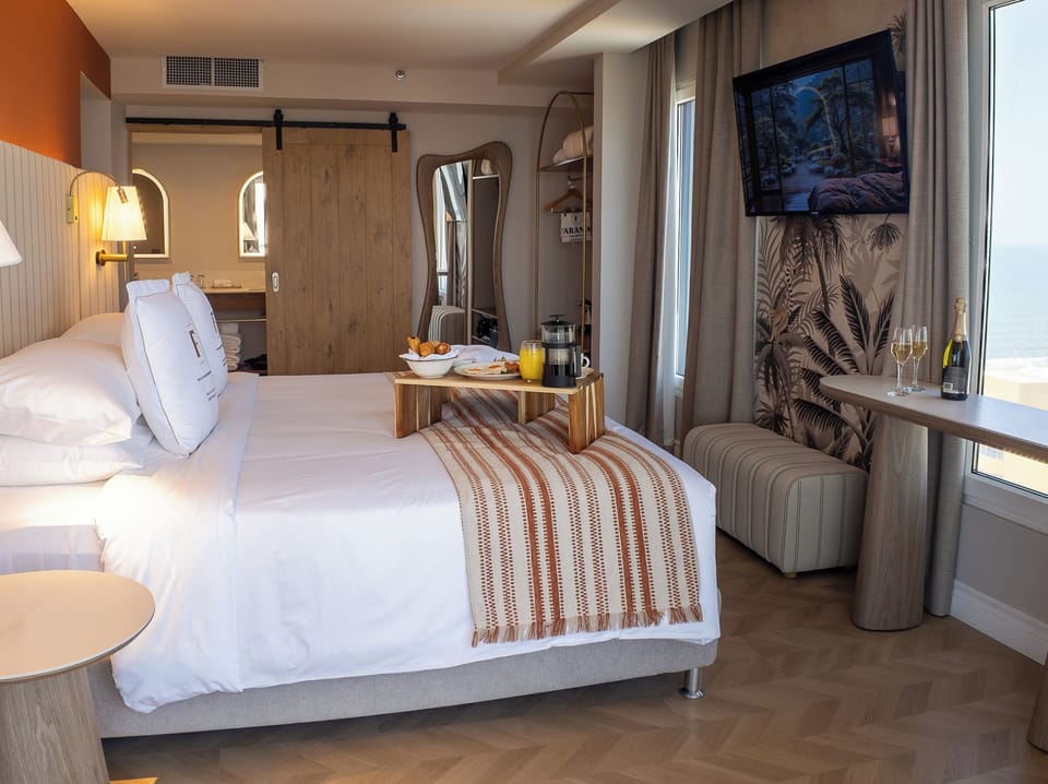 1 King Bed, Presidential Suite, Balcon | Premium bedding, minibar, in-room safe, individually decorated