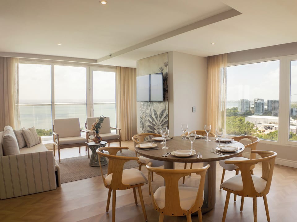 1 King Bed, Presidential Suite, Balcon | Living area | 45-inch flat-screen TV with digital channels