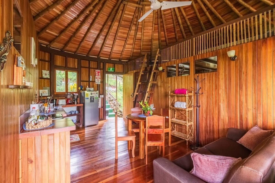 Llivingroom/Kitchen, extendable sofabed