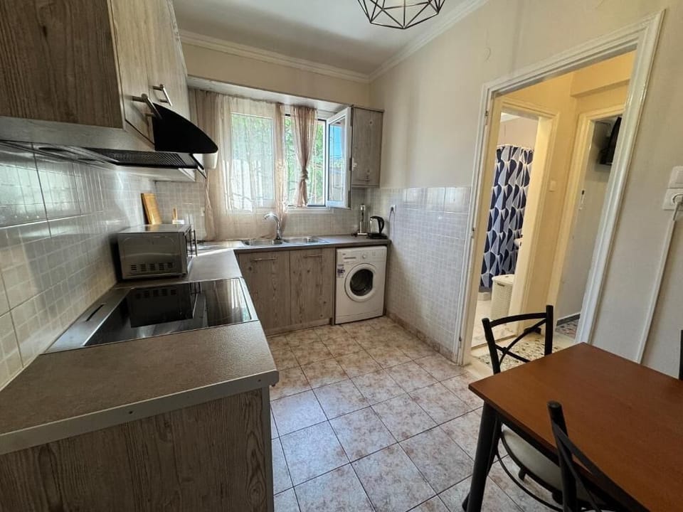 Apartment, Garden View | Private kitchen | Electric kettle