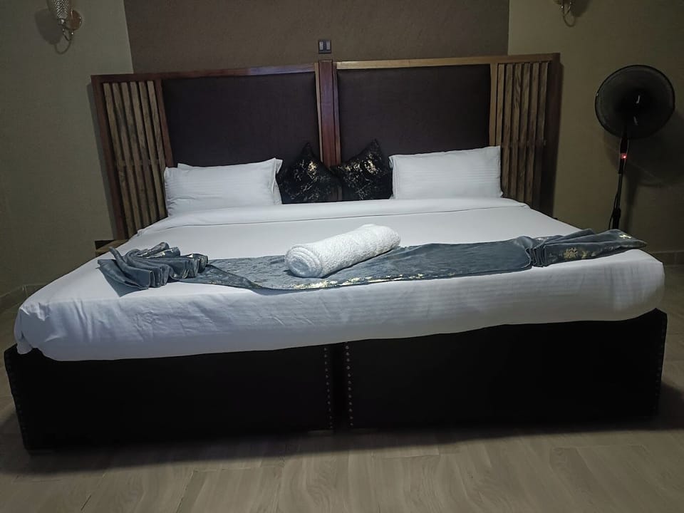 Deluxe Double Room, Pool View | Free WiFi, bed sheets