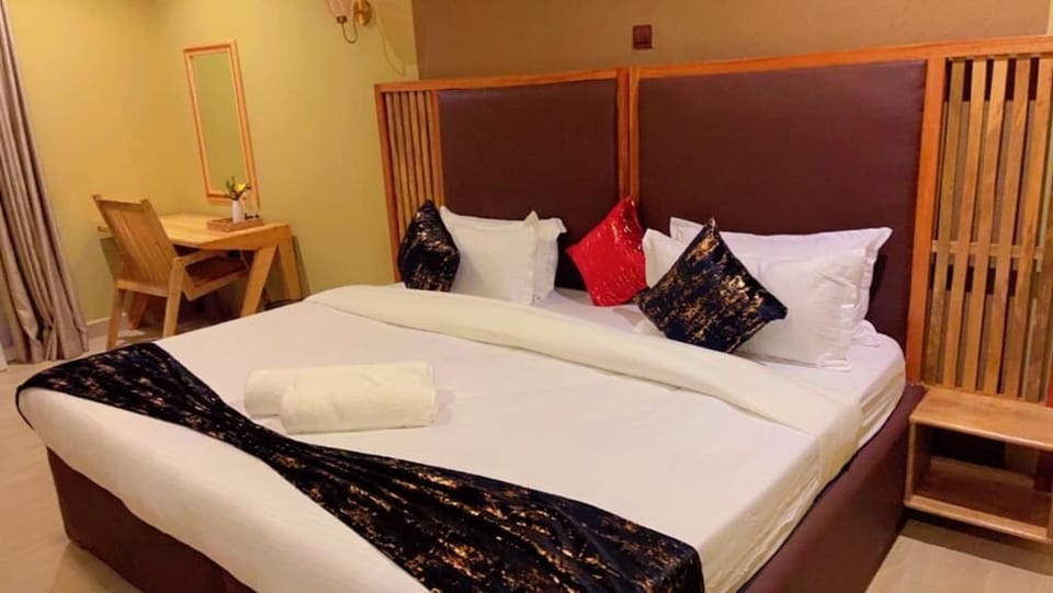 Deluxe Single Room, Pool View | Free WiFi, bed sheets