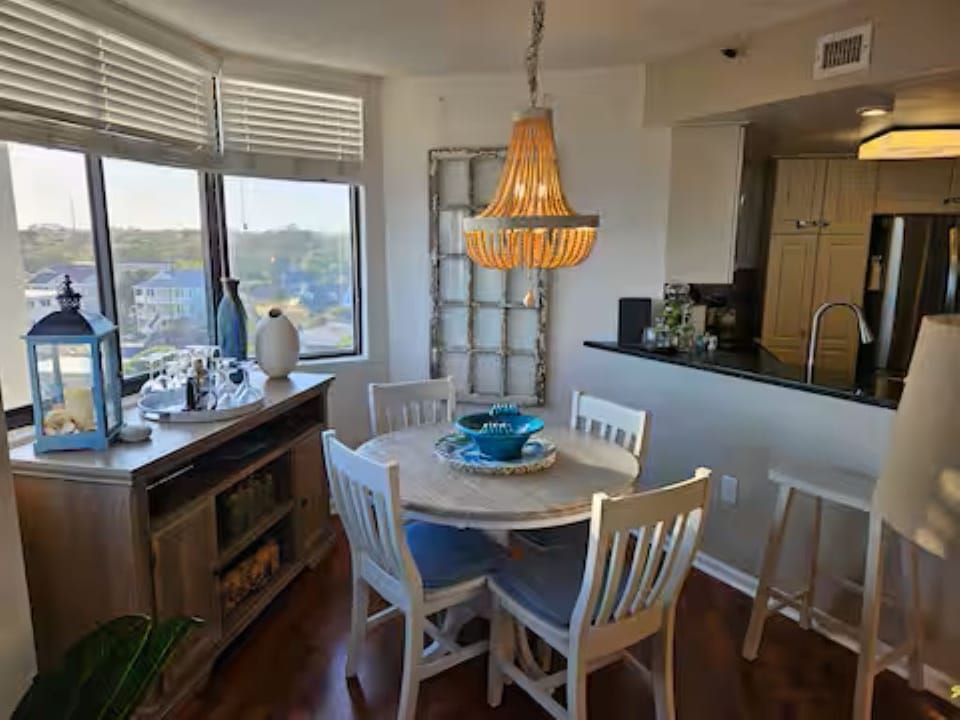 Dining table and breakfast bar.  Seating for 7.