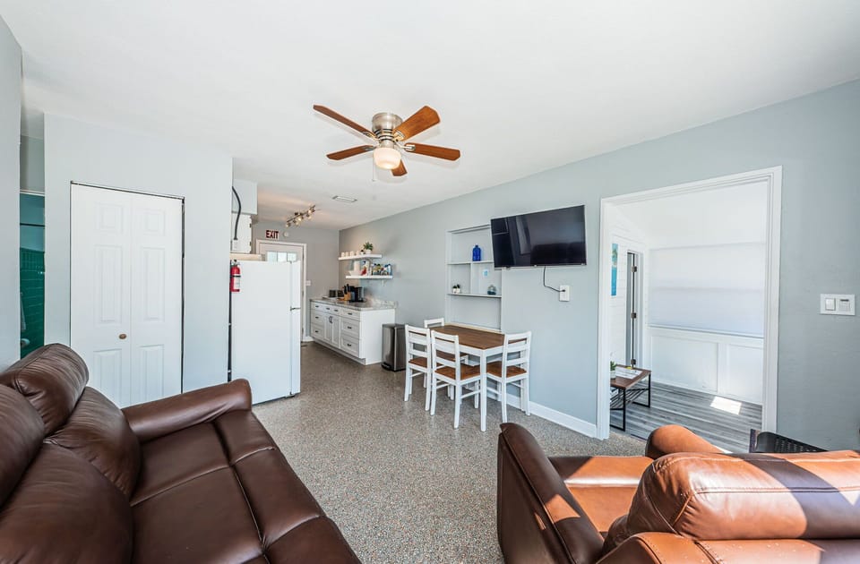 52-web-or-mls-211220Living20Room204