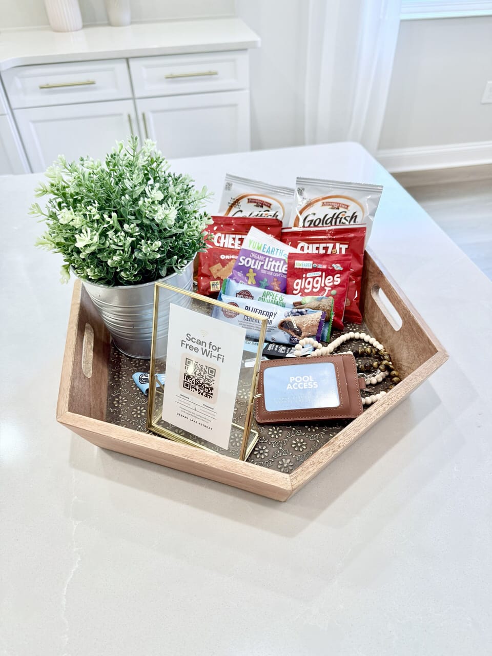 Welcome basket (pool & gym fobs)