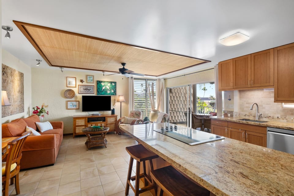 Apartment, 1 Queen Bed with Sofa bed (Alii Villas#322 Top Floor Condo with ) | Interior