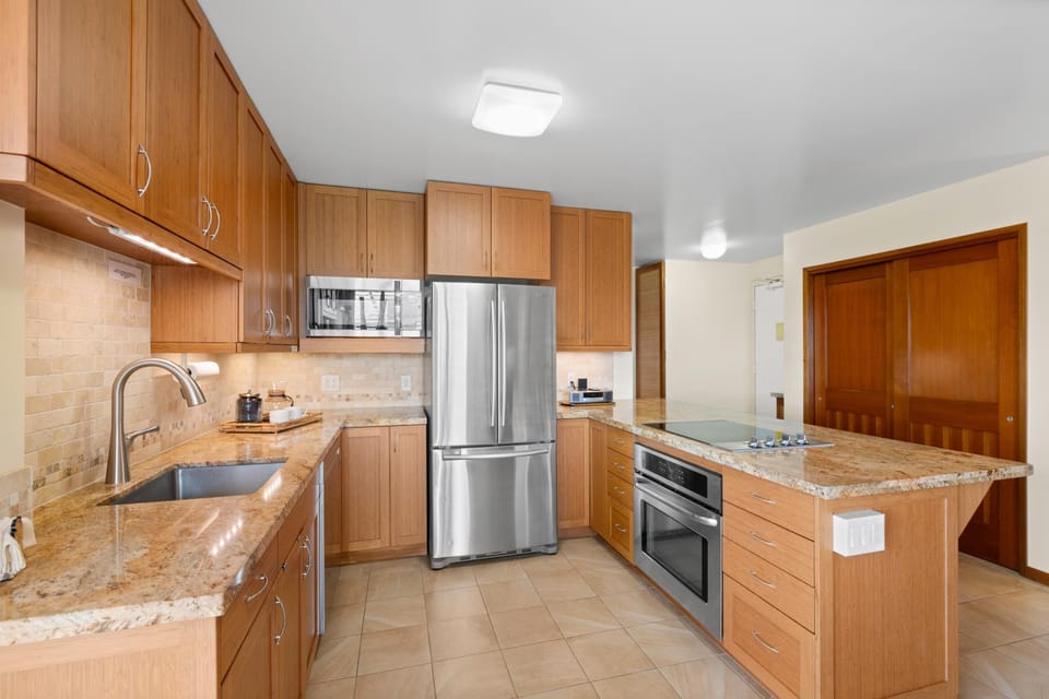 Apartment, 1 Queen Bed with Sofa bed (Alii Villas#322 Top Floor Condo with ) | Private kitchen