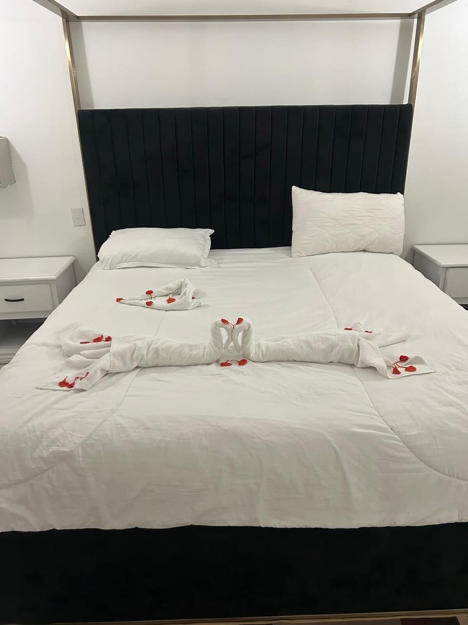 Deluxe Room, 1 Bedroom, Garden View | In-room safe, individually decorated, individually furnished, desk