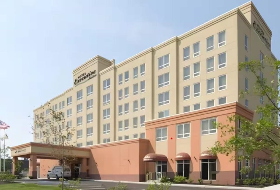 Modern Building with Free On-site Parking and Easy Access - Perfect Location