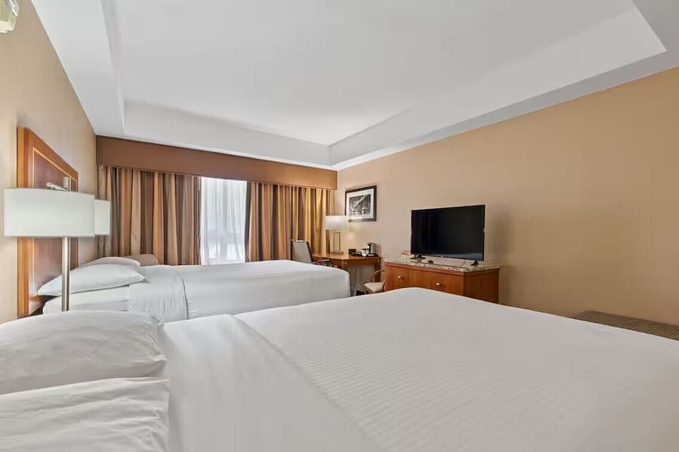 2 Premium Queen-size Beds with high-thread-count Linens, Dedicated Workspace, TV