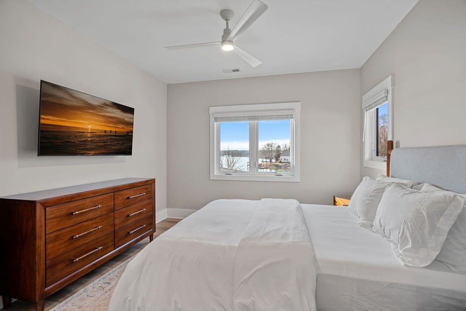 Sensational Sunsets-Upper Level King Bedroom Suite.