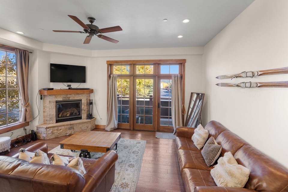 Condo (2 Bedrooms) | Property amenity