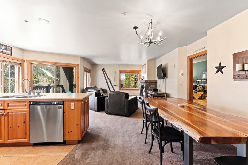 Condo (2 Bedrooms) | Property amenity