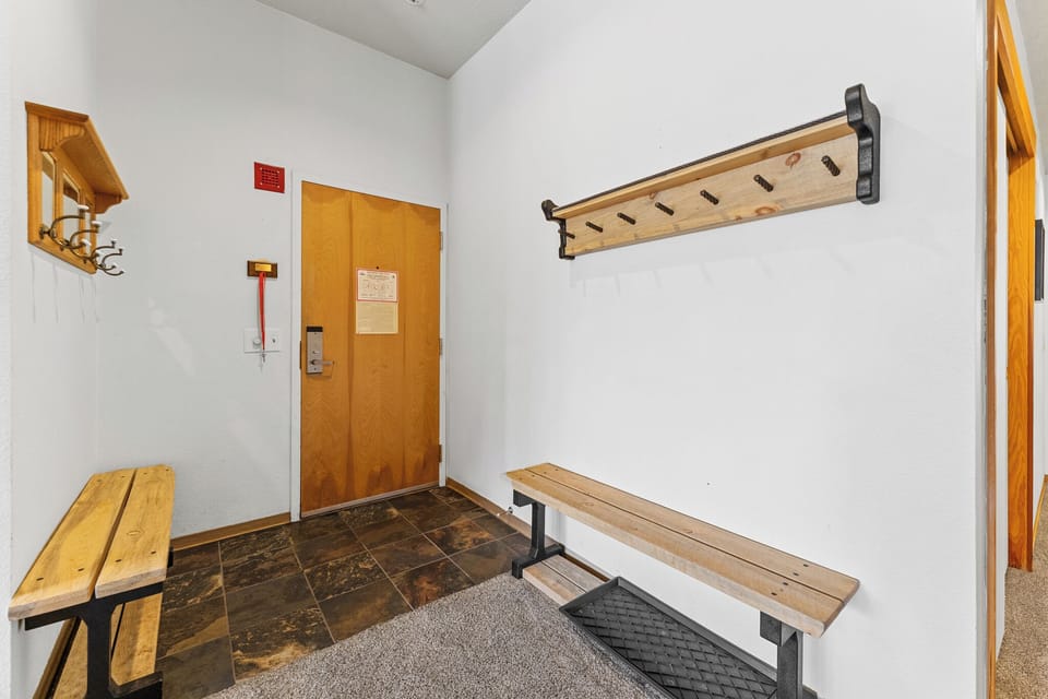 Condo (2 Bedrooms) | Property amenity