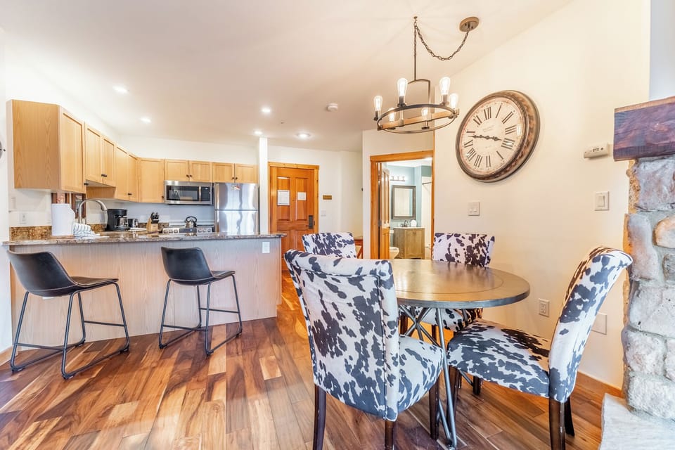 Condo (2 Bedrooms) | Property amenity